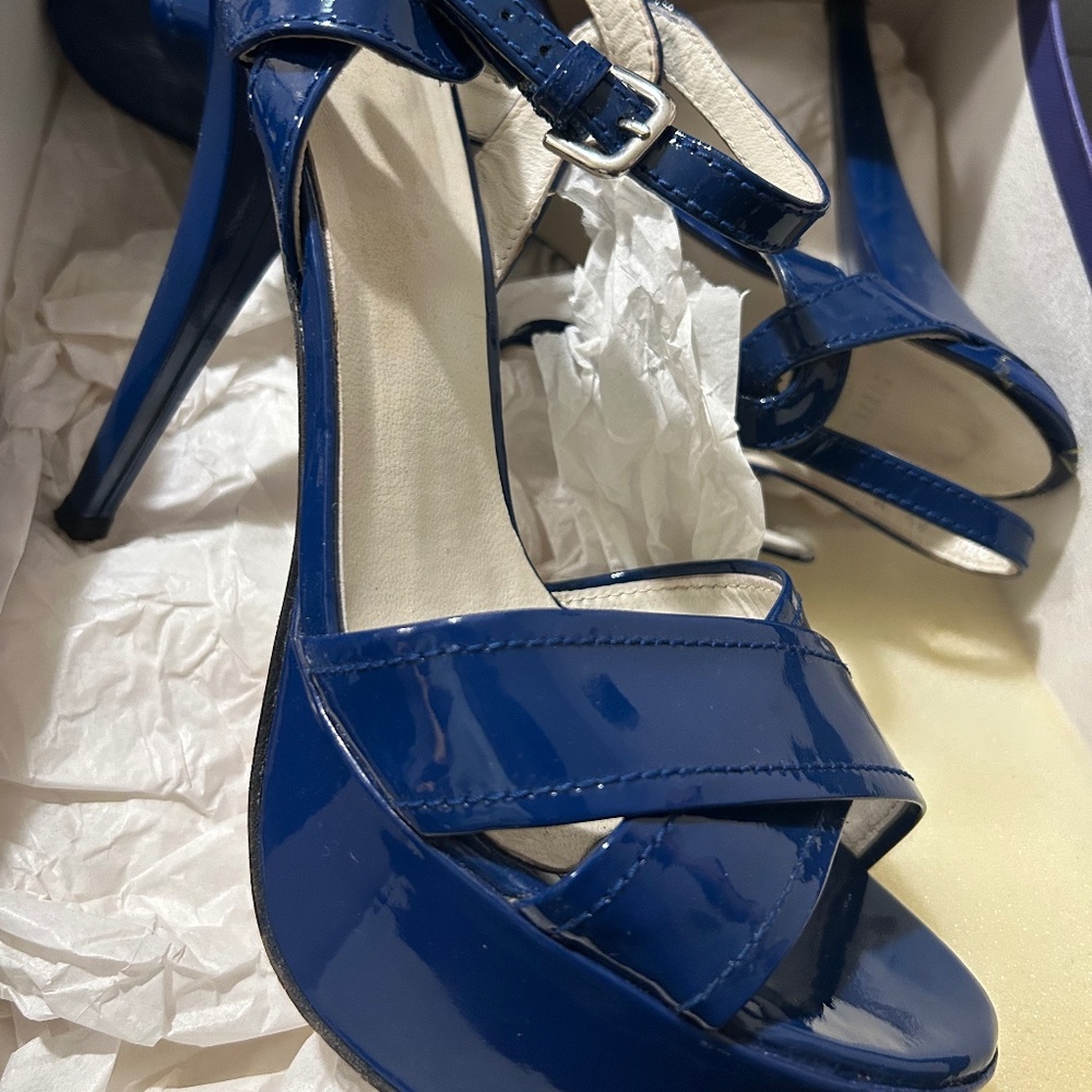 Stuart Weitzman Expressway Blue Heels size 8.5 - Picture 1 of 3
